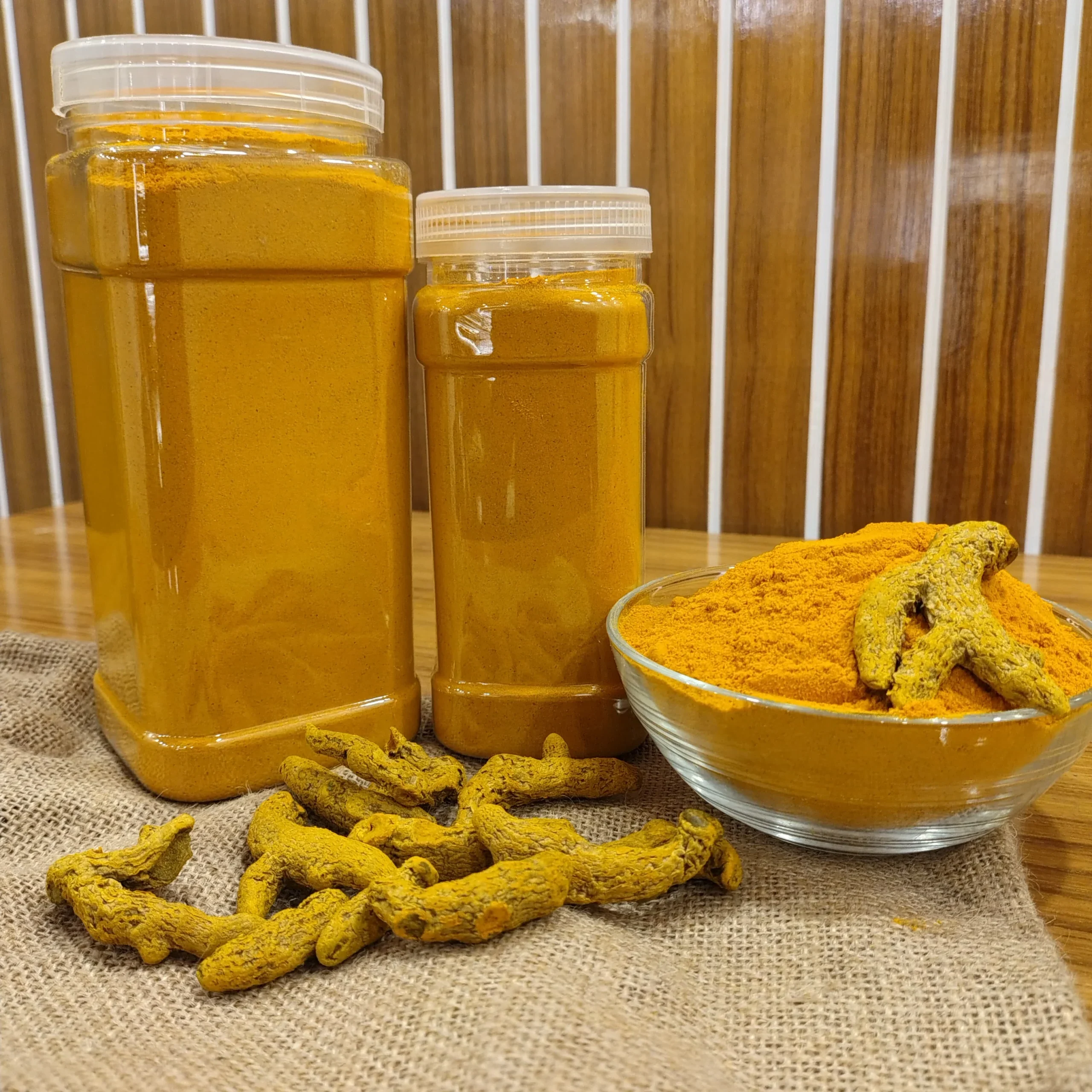 খাঁটি মসলা – রঙ ও ঘ্রাণে সমৃদ্ধ হলুদ গুঁড়া